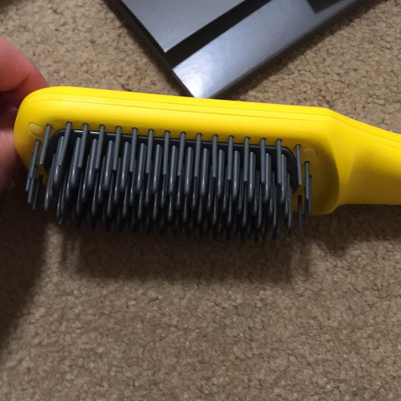 🌸NEW🌸 Drybar The Brush Crush Heated Straightening Brush Full Size - Picture 11 of 16